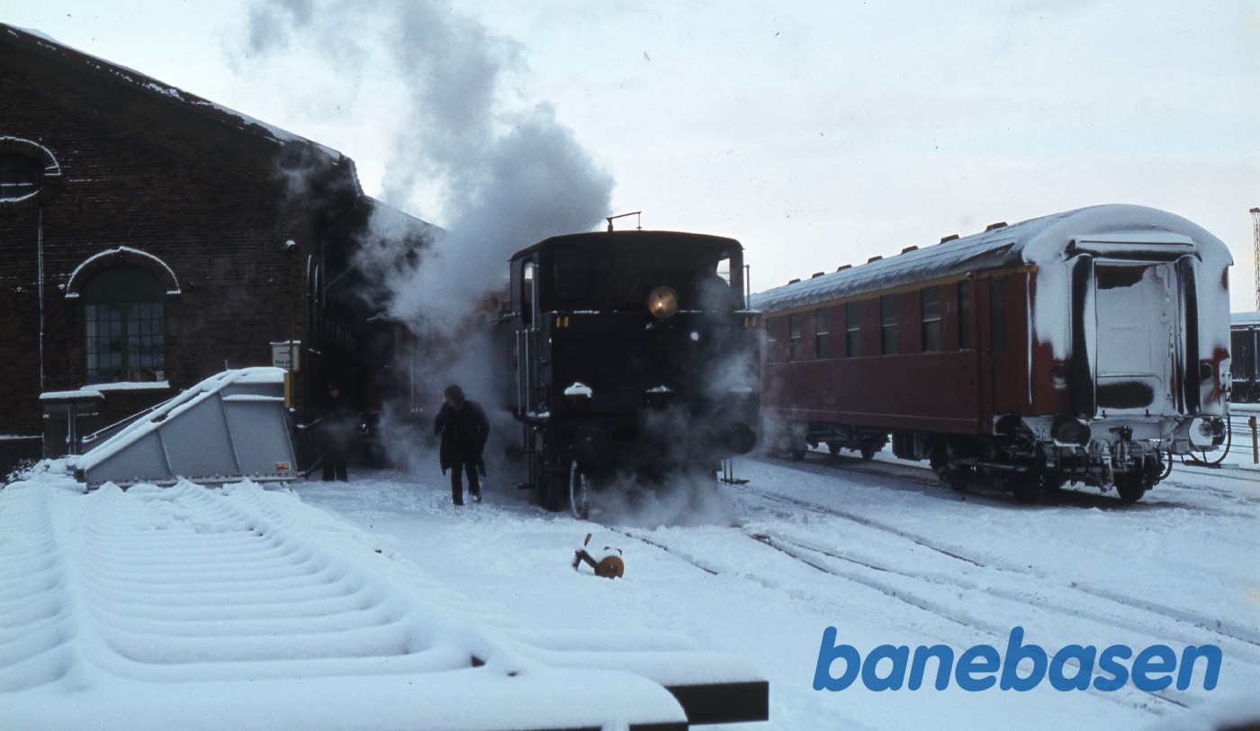 Toget holder i Pakhusspor 1 og venter på at køre til Rungsted Toget holder i Pakhusspor 1 og venter på at køre til Rungsted