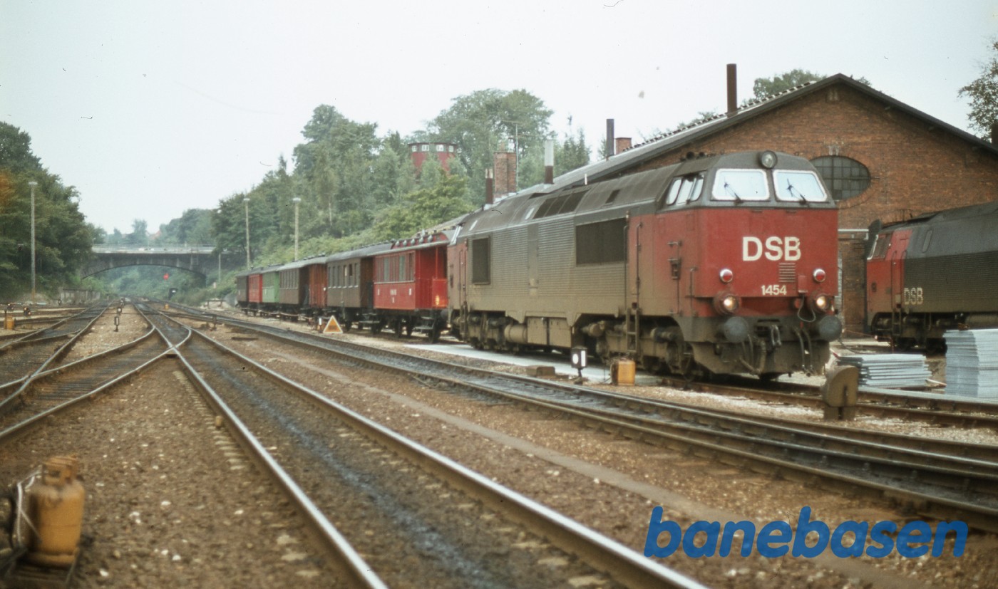 Diesellokomotiv ved remisen i Helsingør Diesellokomotiv ved remisen i Helsingør