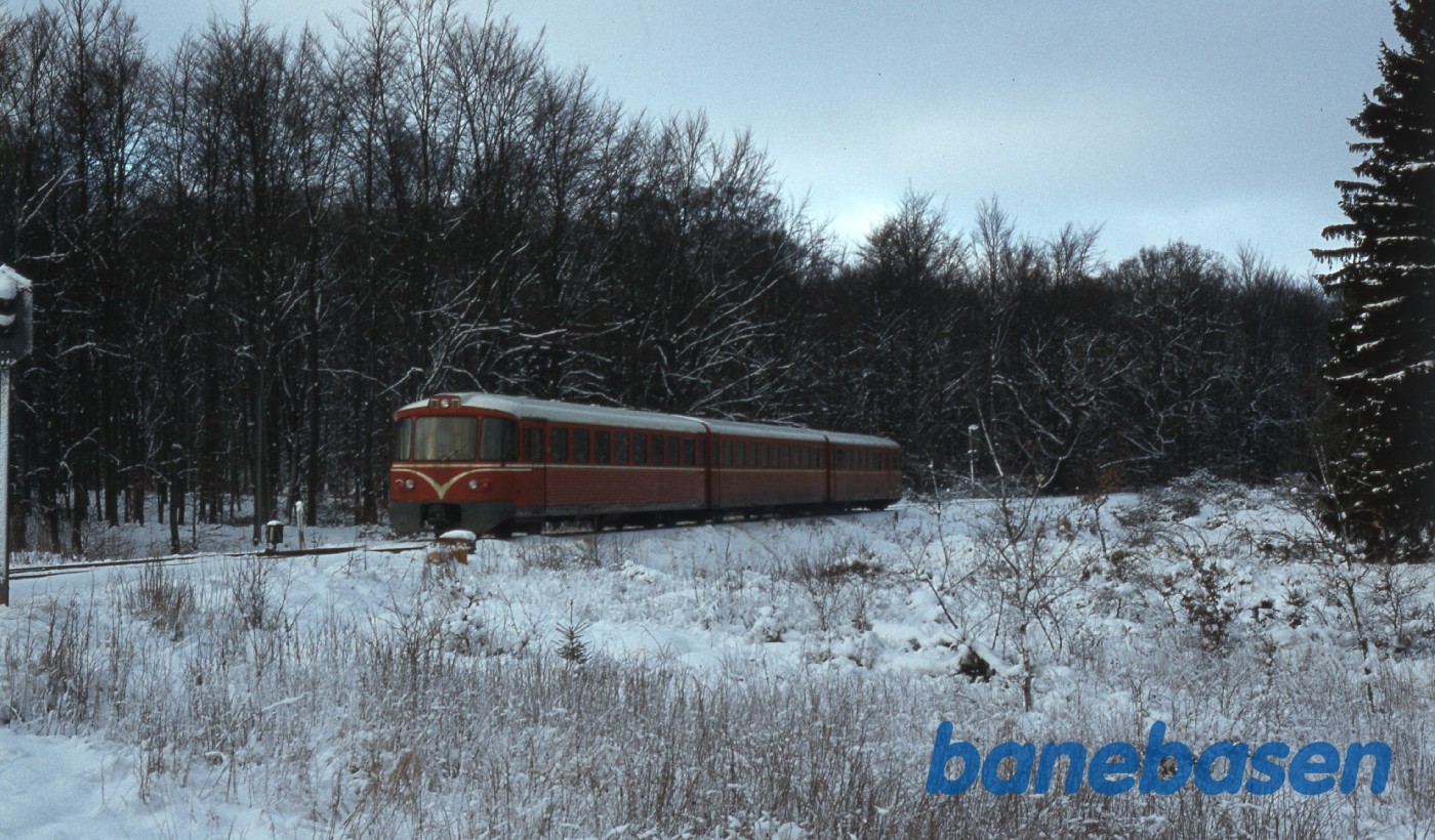 Y-tog på vej ind på stationen i retning mod Hillerød Y-tog på vej ind på stationen i retning mod Hillerød