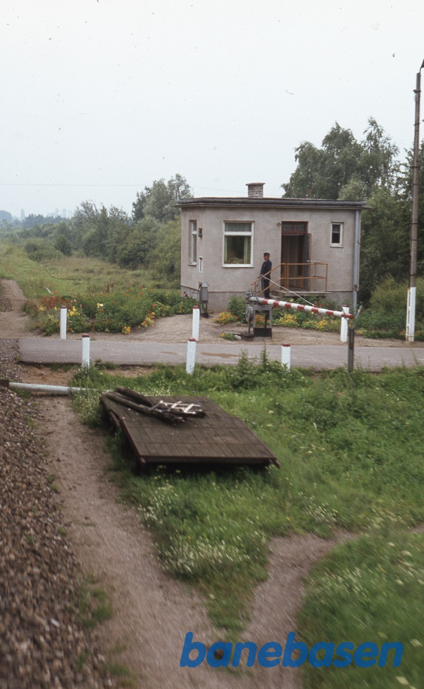 Overkørselsanlæg med overvågning et sted mellem Ciechanow og Nasielsk Overkørselsanlæg med overvågning et sted mellem Ciechanow og Nasielsk