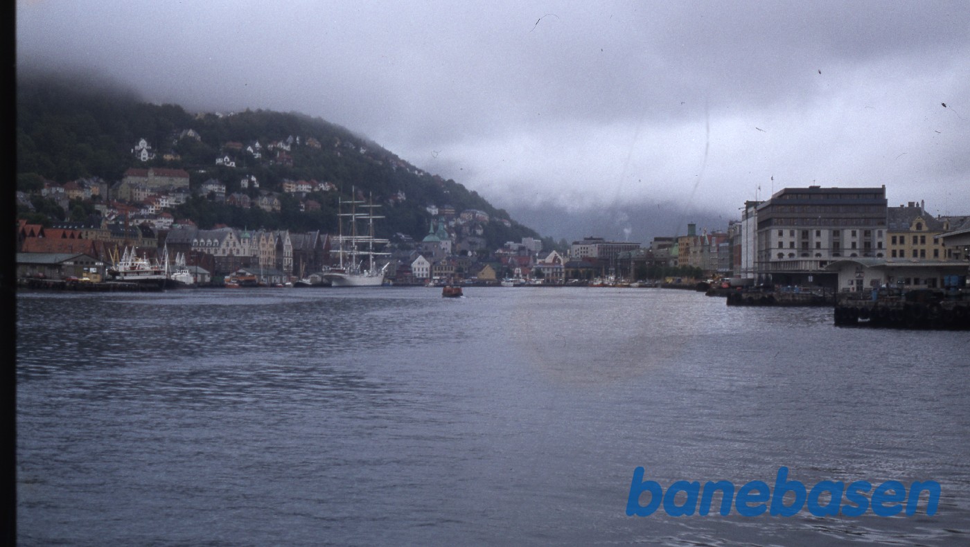 Et vue ud over havnen fra skibet der sejlede kl. 8 Et vue ud over havnen fra skibet der sejlede kl. 8