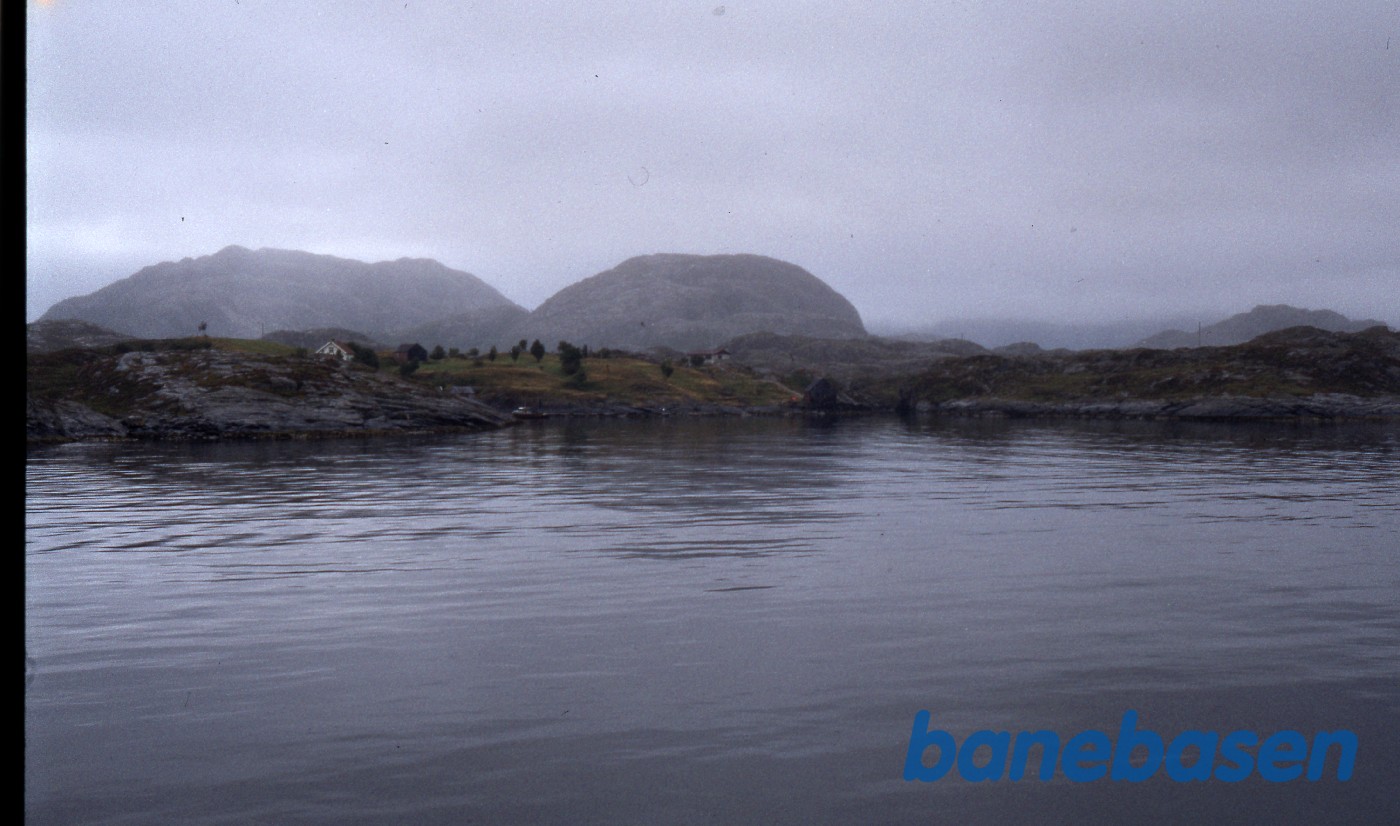 Vi sejler op langs den norske vestkyst Vi sejler op langs den norske vestkyst