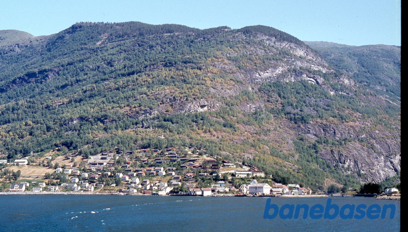 Sognefjord med de flotte bjerge Sognefjord med de flotte bjerge