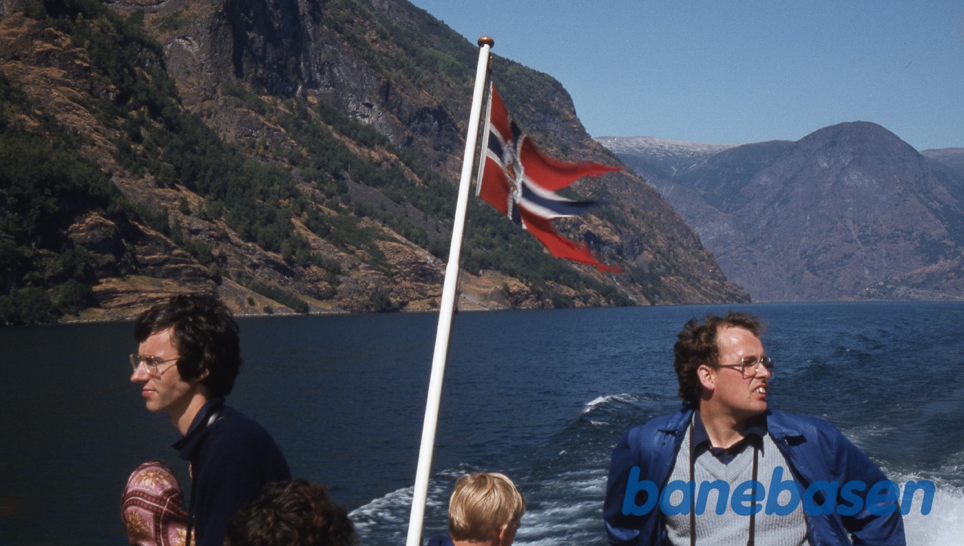Sognefjord med de flotte bjerge Sognefjord med de flotte bjerge