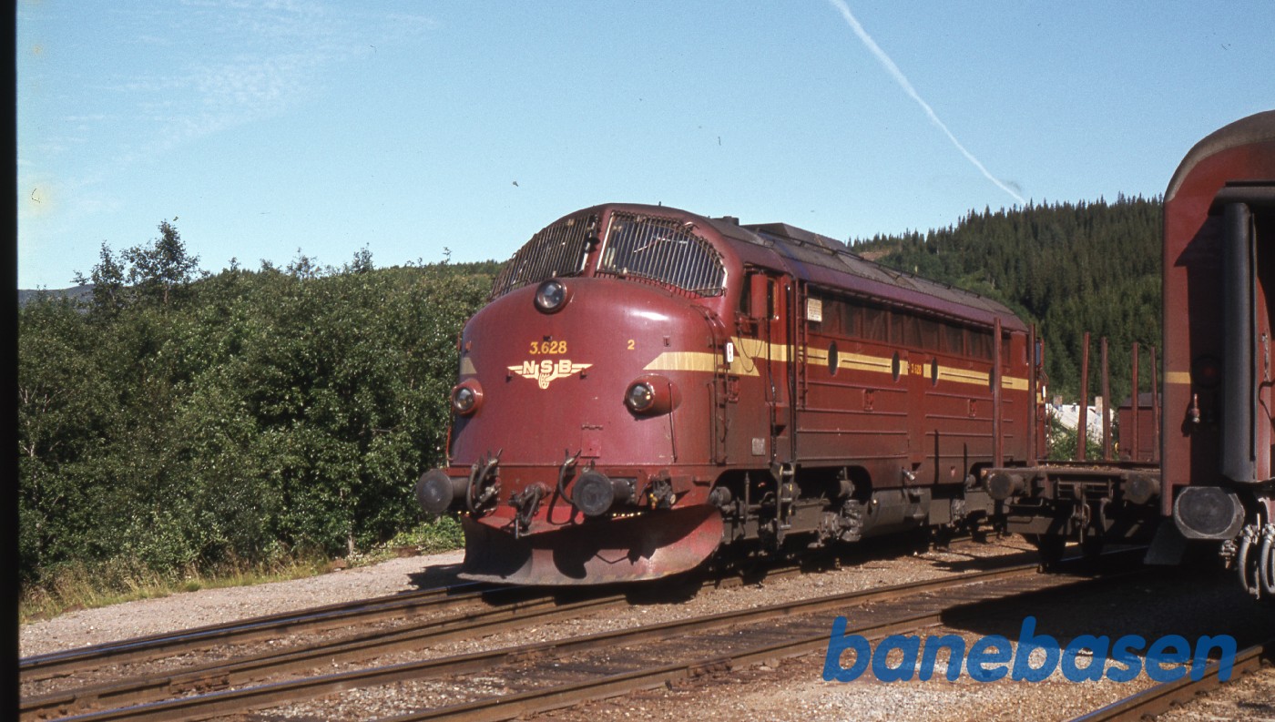 GM diesellokomotiv et sted nord for Trondheim GM diesellokomotiv et sted nord for Trondheim