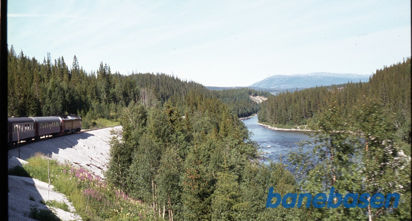 Persontog mod Bodø lidt nord for Trondheim Persontog mod Bodø lidt nord for Trondheim