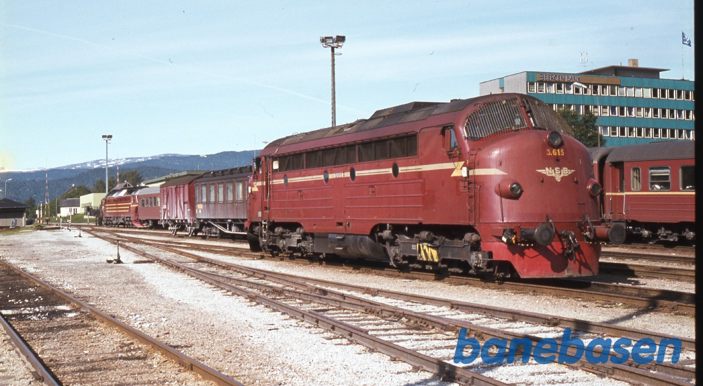 GM diesellokomotiv et sted nord for Trondheim GM diesellokomotiv et sted nord for Trondheim