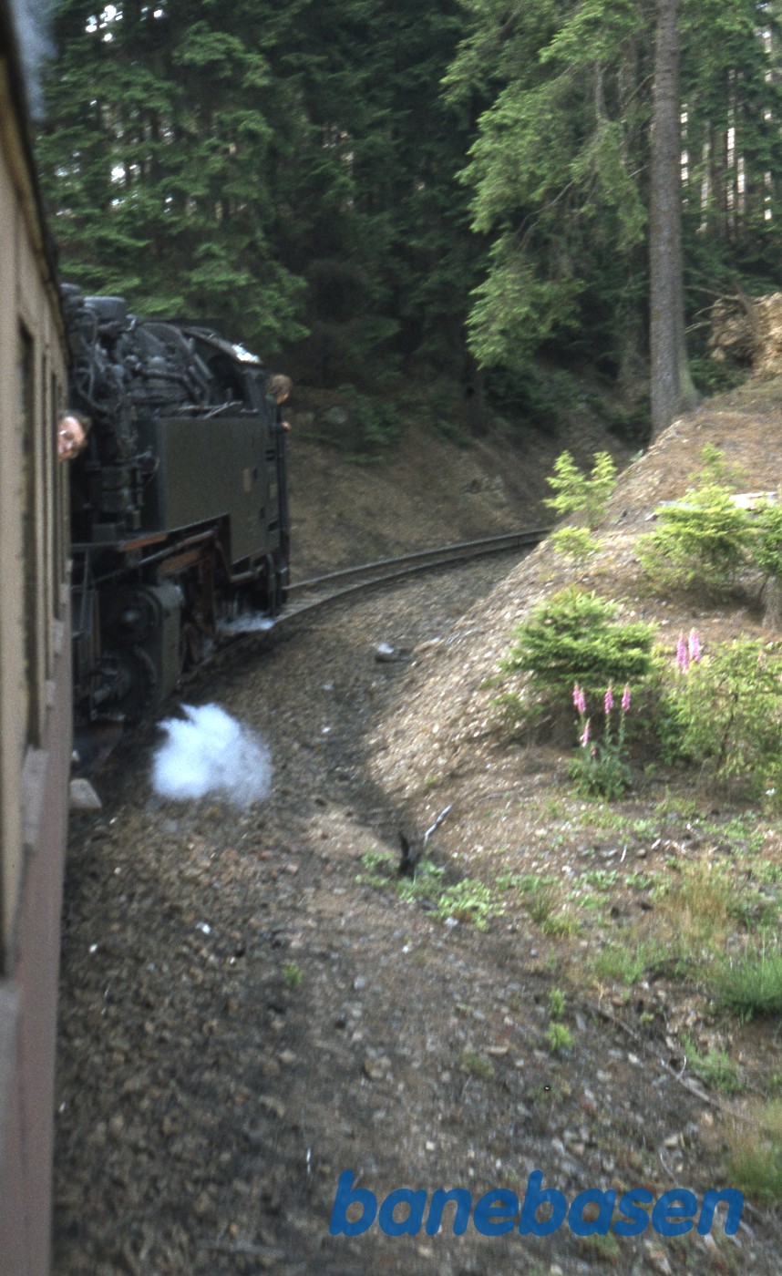 Et skud frem langs toget et sted på strækningen mellem Eisfelder Talmühle og Wernigerode Et skud frem langs toget et sted på strækningen mellem Eisfelder Talmühle og Wernigerode