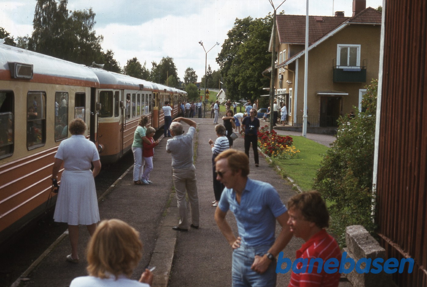 Et længere ophold på en mellemstation får alle fotograferne ud på perronen Et længere ophold på en mellemstation får alle fotograferne ud på perronen