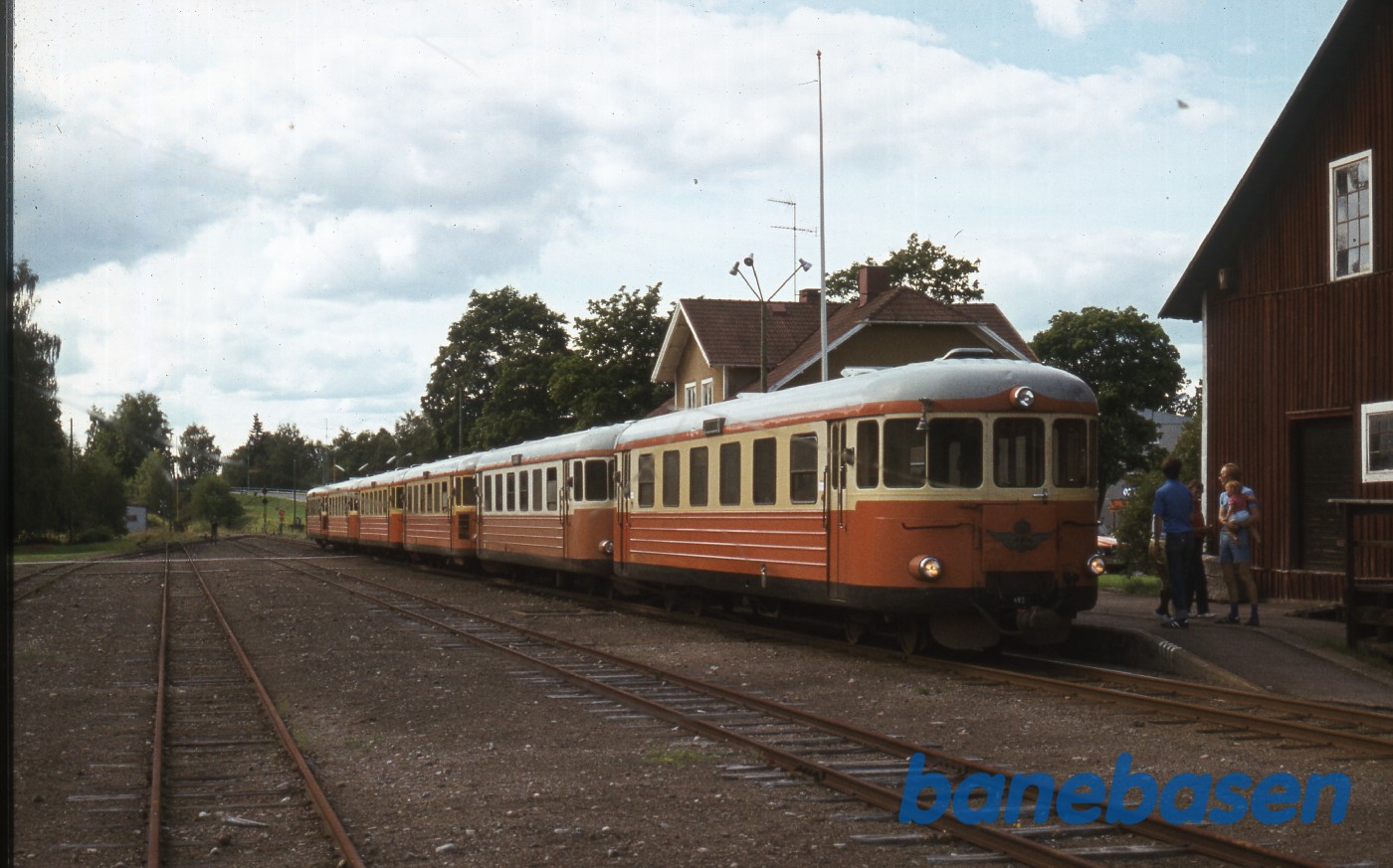 Et længere ophold på en mellemstation får alle fotograferne ud på perronen Et længere ophold på en mellemstation får alle fotograferne ud på perronen