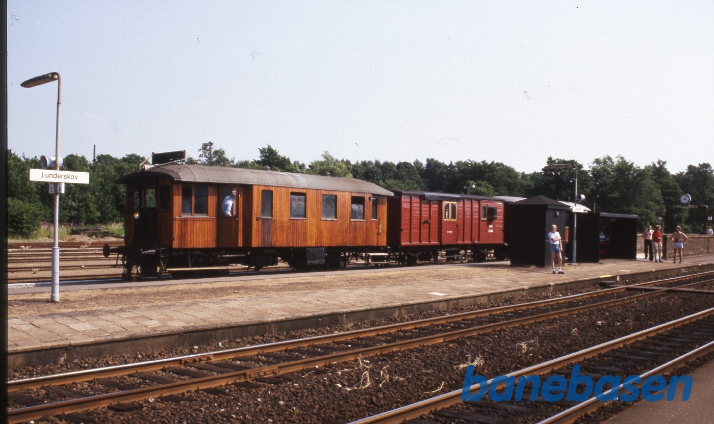 Søndag morgen er M5 + OHJ E243 + LNJ M4 klar til at køre til Sjælland Søndag morgen er M5 + OHJ E243 + LNJ M4 klar til at køre til Sjælland