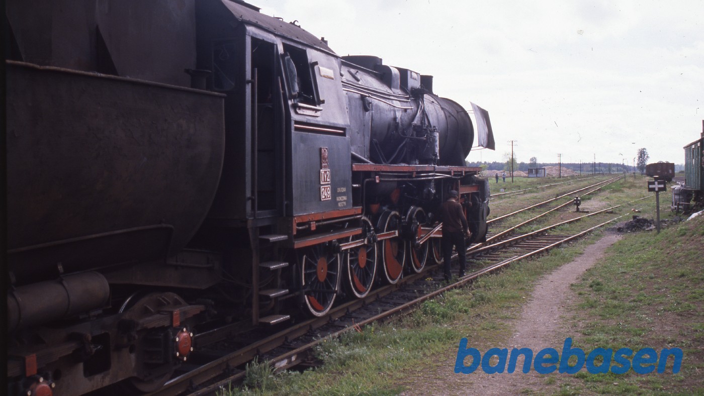 Et persontog holder på en station i nærheden af Wolsztyn Et persontog holder på en station i nærheden af Wolsztyn