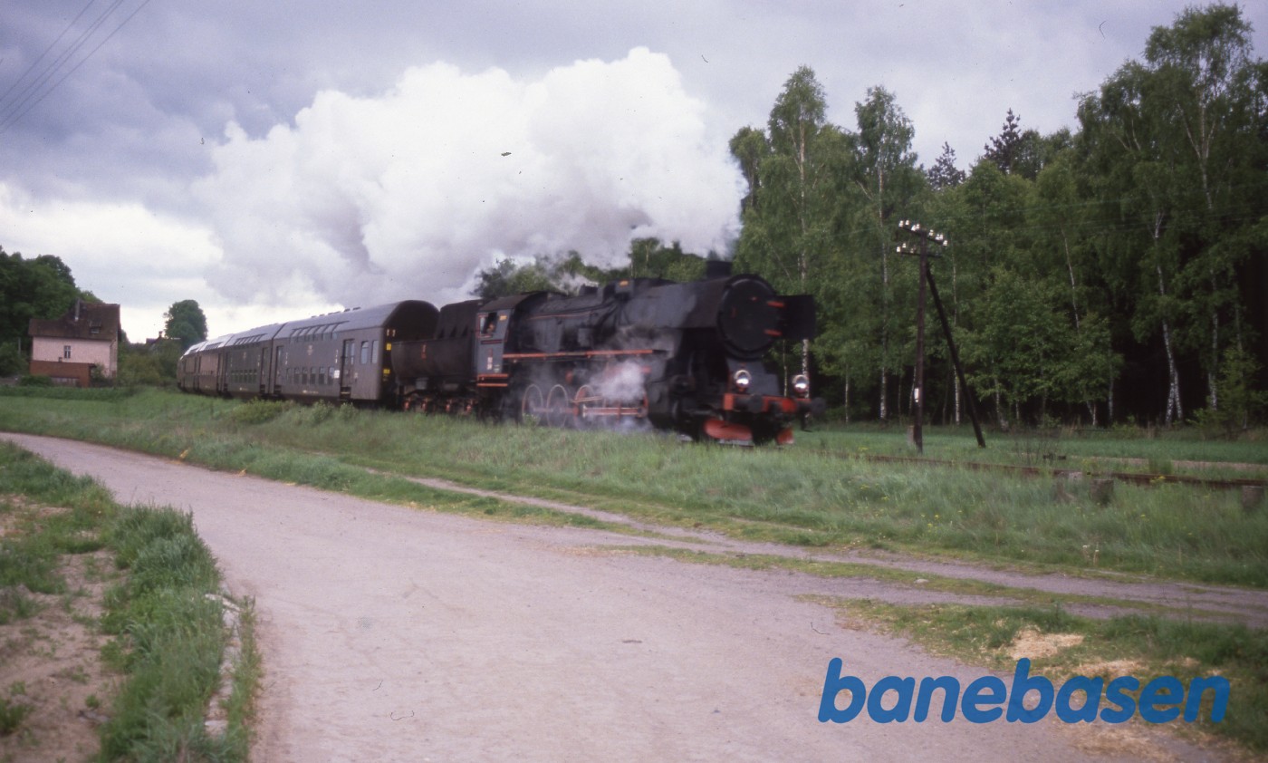 Et persontog kører på en strækning i nærheden af Wolsztyn Et persontog kører på en strækning i nærheden af Wolsztyn