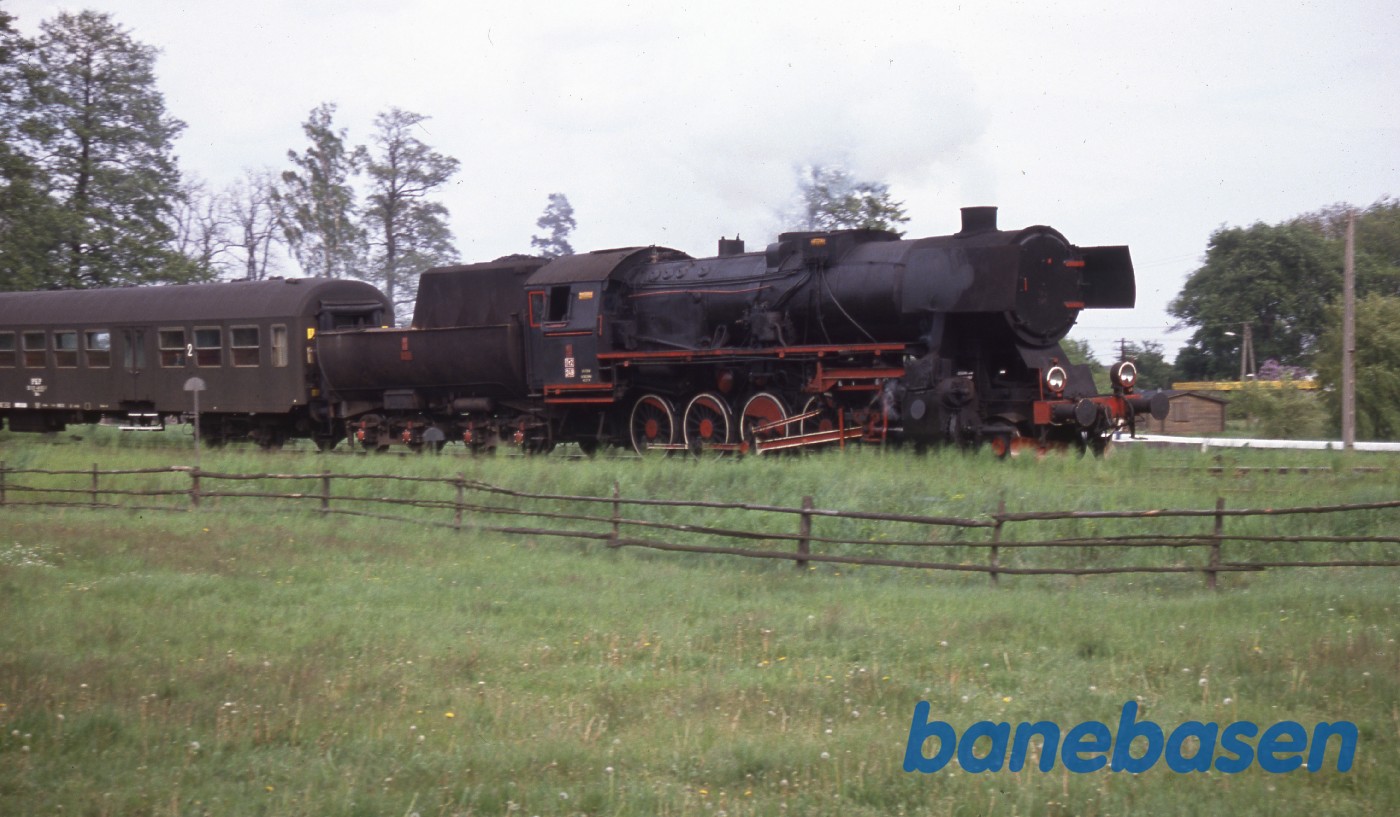 Et persontog kører på en strækning i nærheden af Wolsztyn Et persontog kører på en strækning i nærheden af Wolsztyn