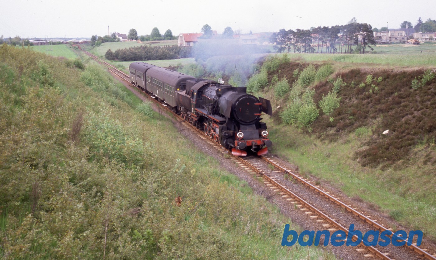 Et persontog kører på en strækning i nærheden af Wolsztyn Et persontog kører på en strækning i nærheden af Wolsztyn