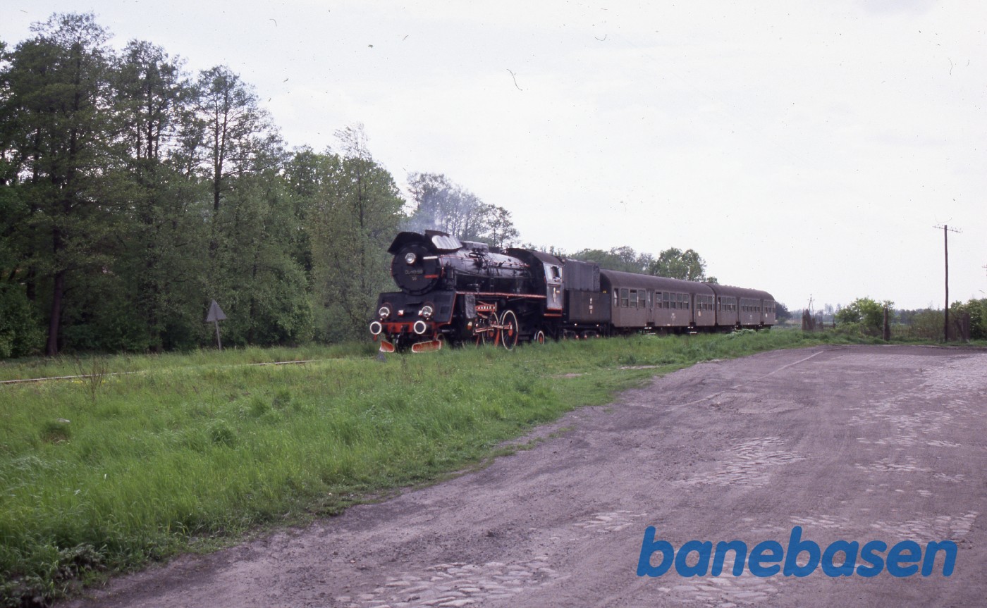 Et persontog kører på en strækning i nærheden af Wolsztyn Et persontog kører på en strækning i nærheden af Wolsztyn