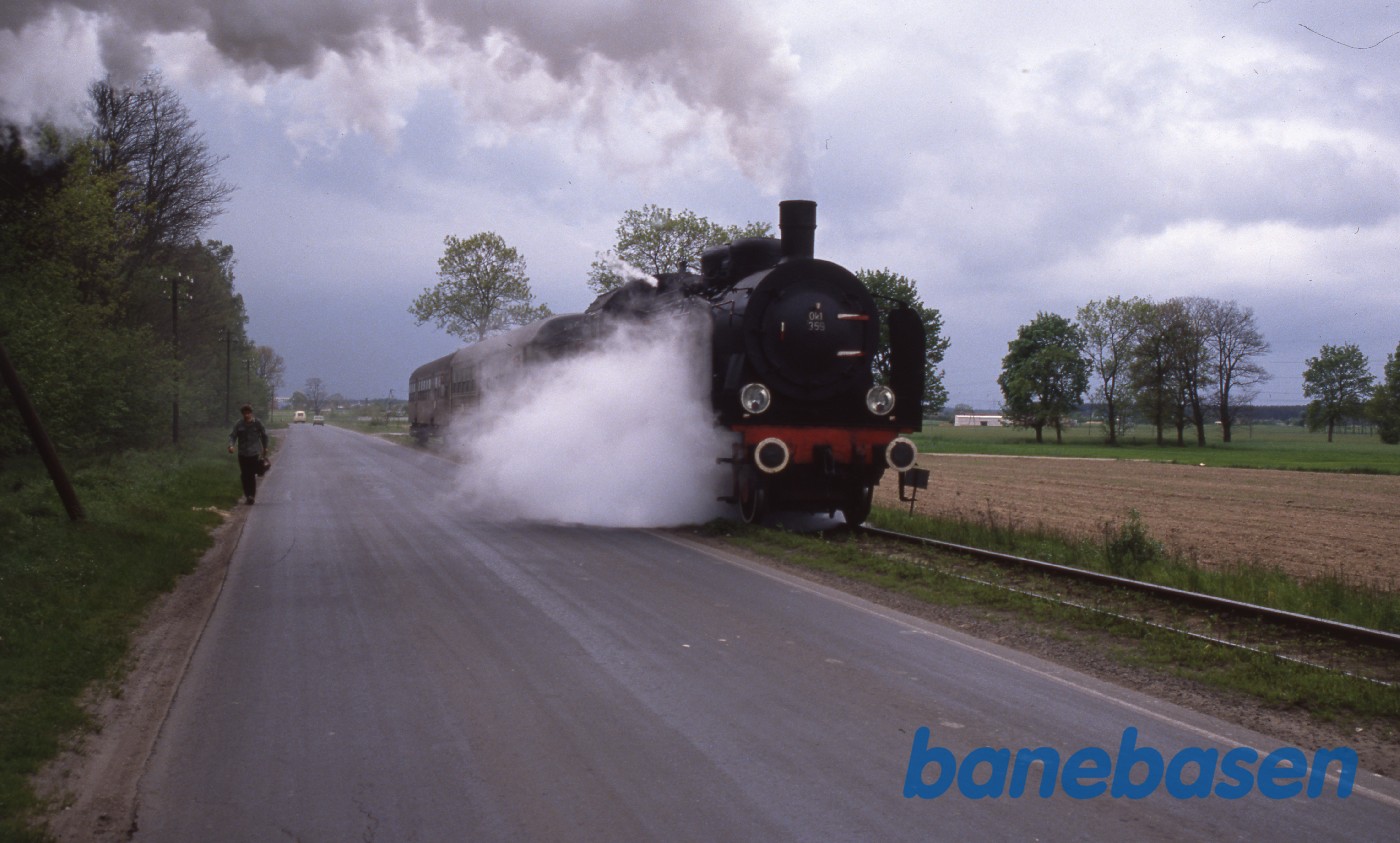 Et persontog kører på en strækning i nærheden af Wolsztyn Et persontog kører på en strækning i nærheden af Wolsztyn