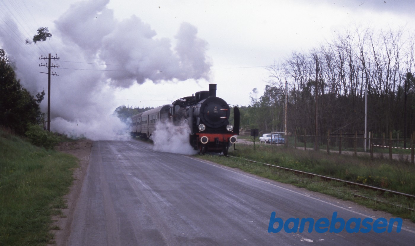 Et persontog kører på en strækning i nærheden af Wolsztyn Et persontog kører på en strækning i nærheden af Wolsztyn