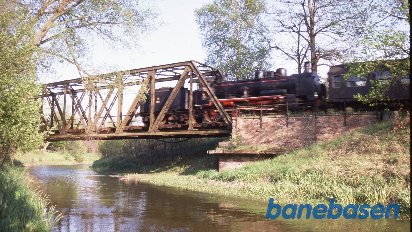 Et persontog kører på en strækning i nærheden af Wolsztyn Et persontog kører på en strækning i nærheden af Wolsztyn