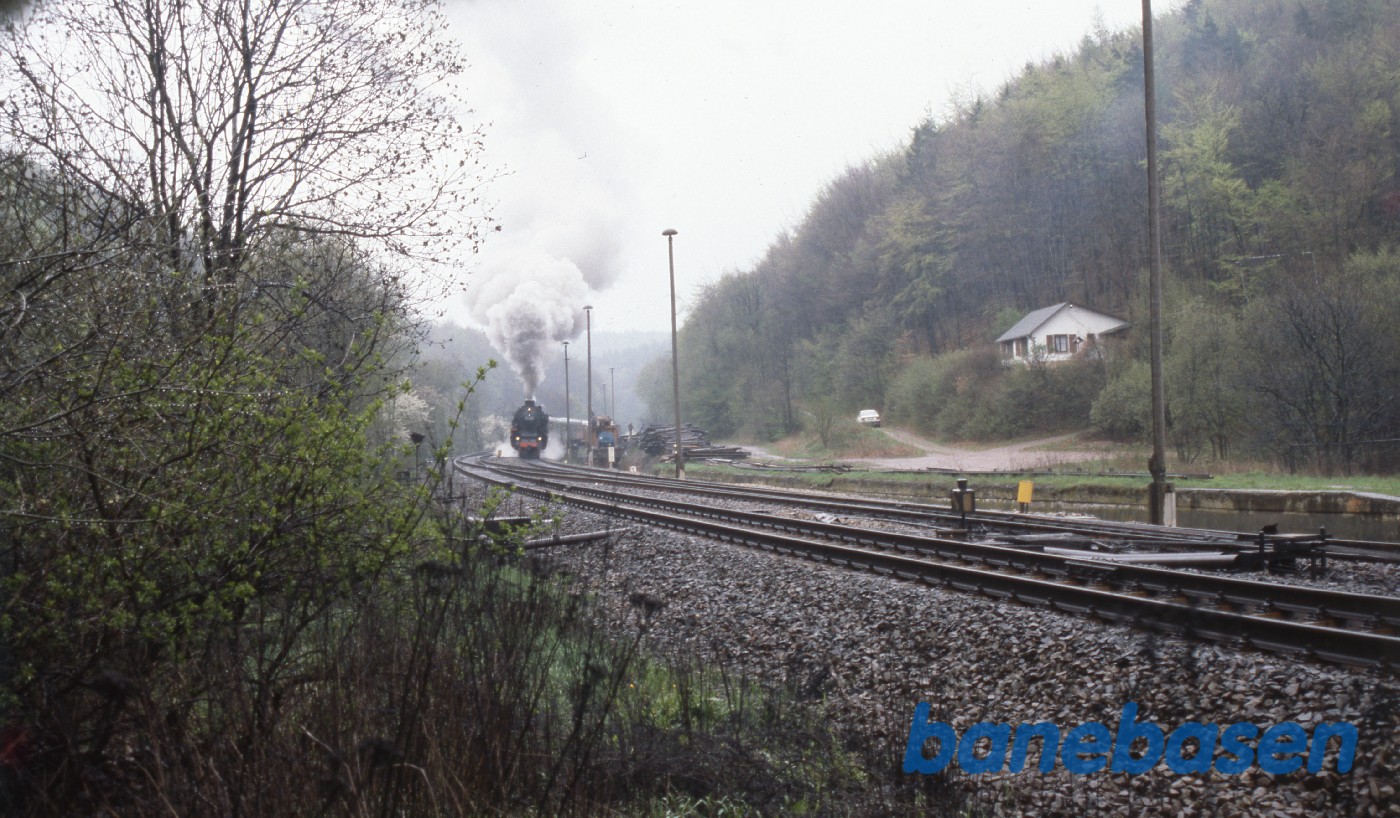 Fotostop på en lille landstation et ukendt sted Fotostop på en lille landstation et ukendt sted