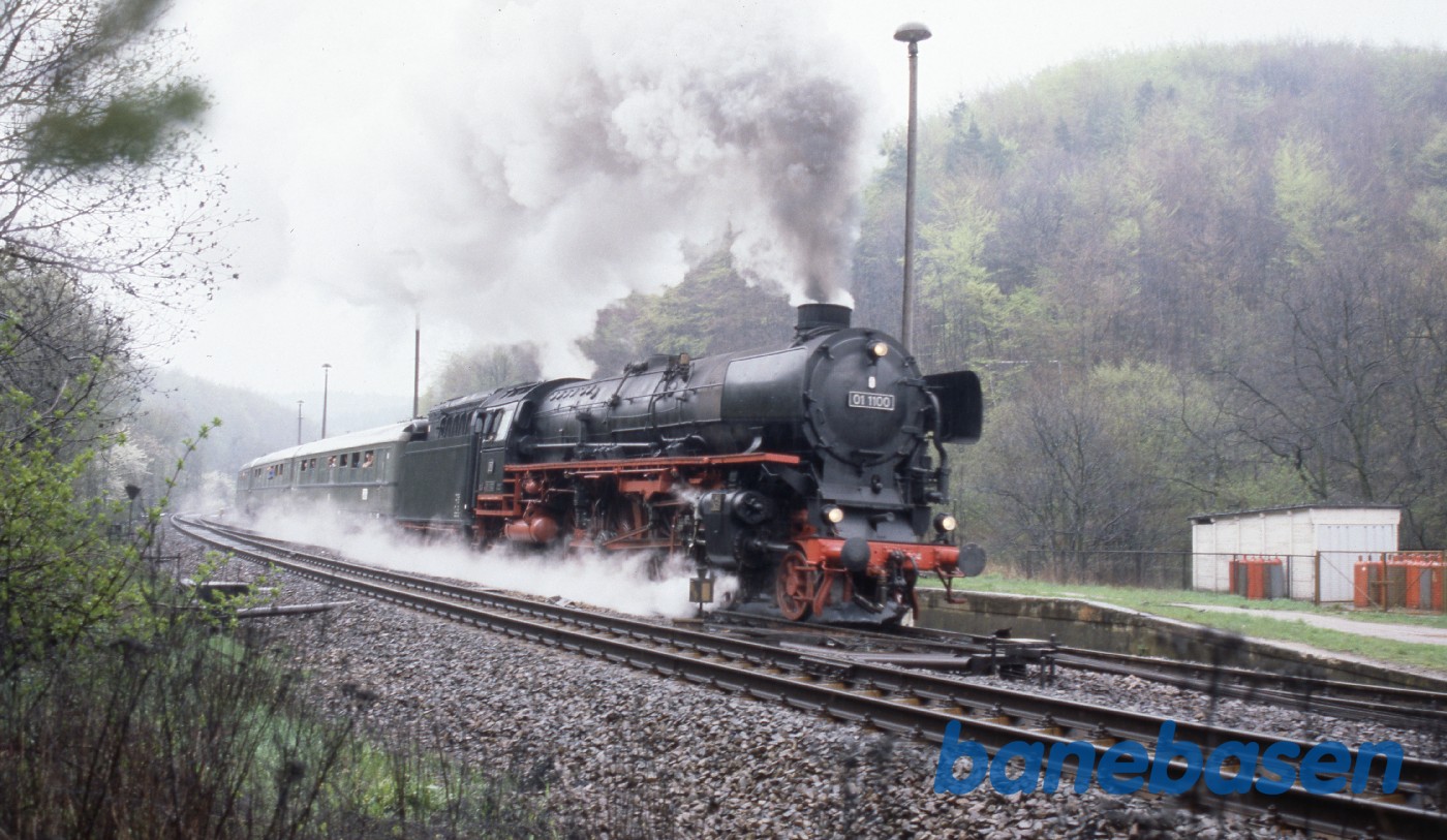 Fotostop på en lille landstation et ukendt sted Fotostop på en lille landstation et ukendt sted