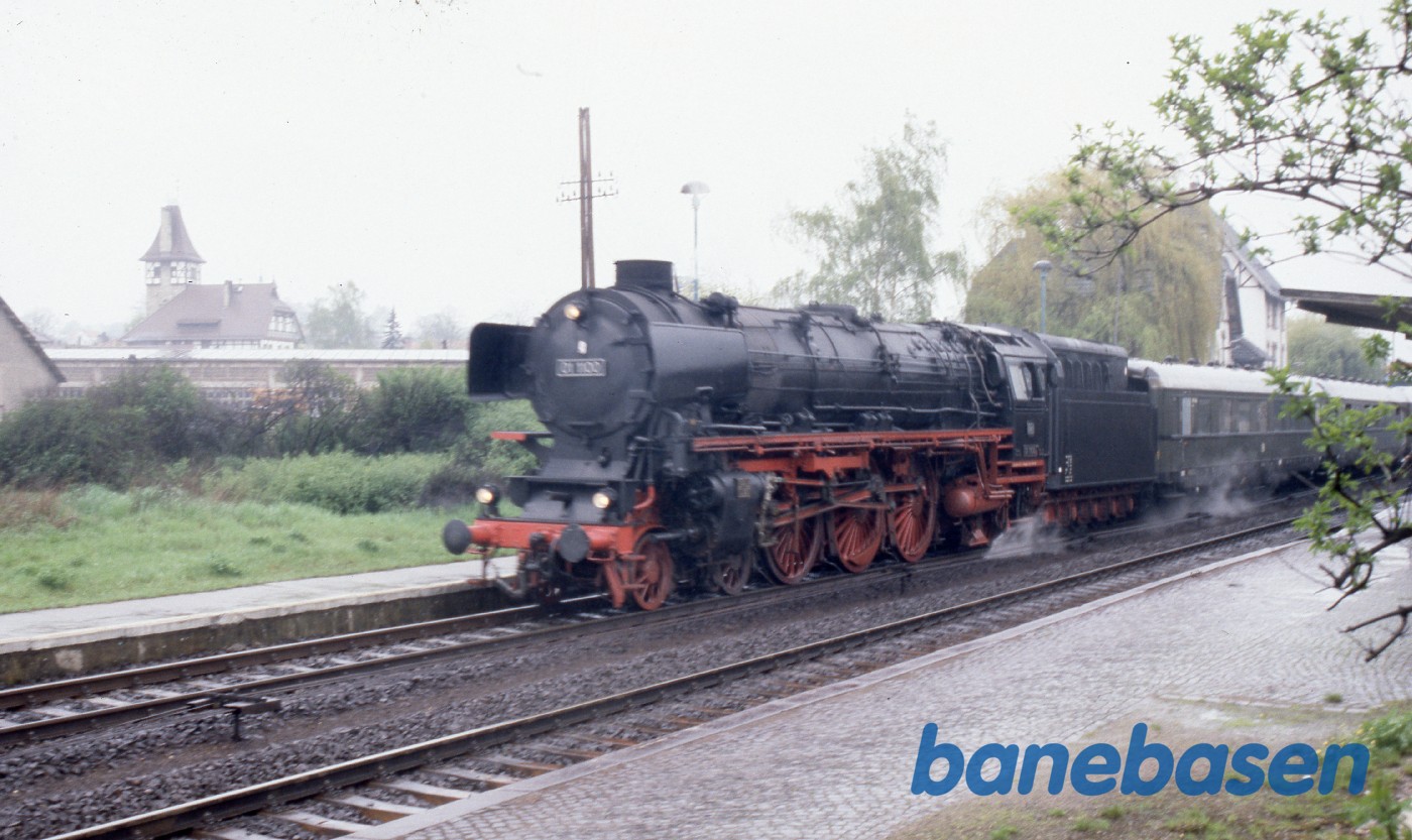 Fotostop på en lille landstation et ukendt sted Fotostop på en lille landstation et ukendt sted