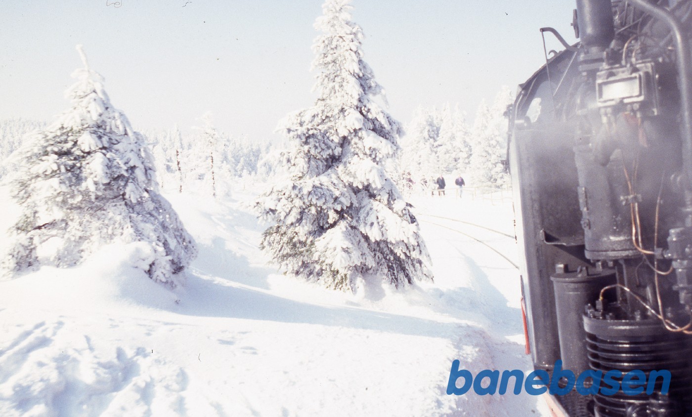 Foto op langs siden et sted på strækningen nær Brocken Foto op langs siden et sted på strækningen nær Brocken