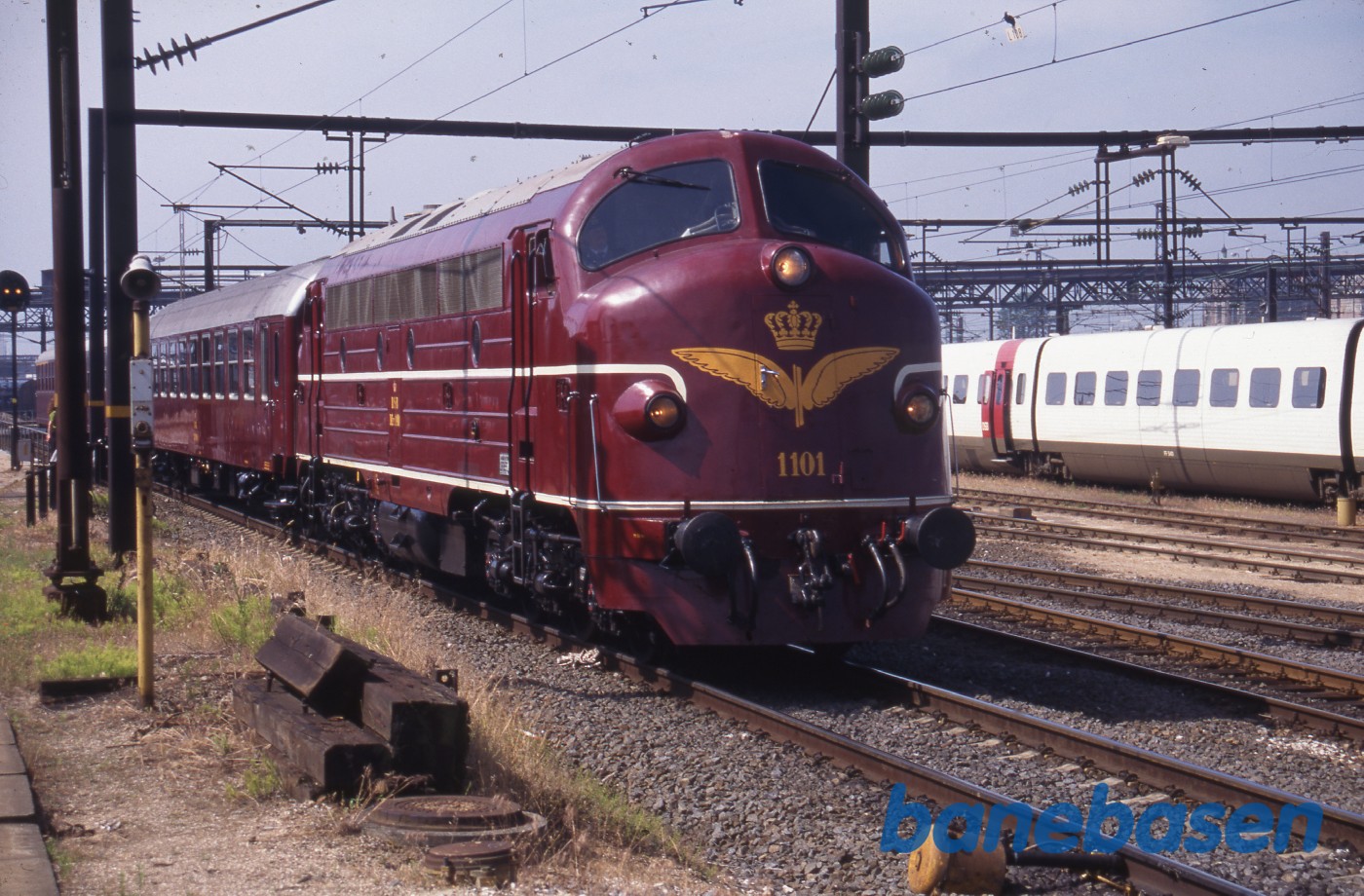 My-tog på vej ind på stationen My-tog på vej ind på stationen