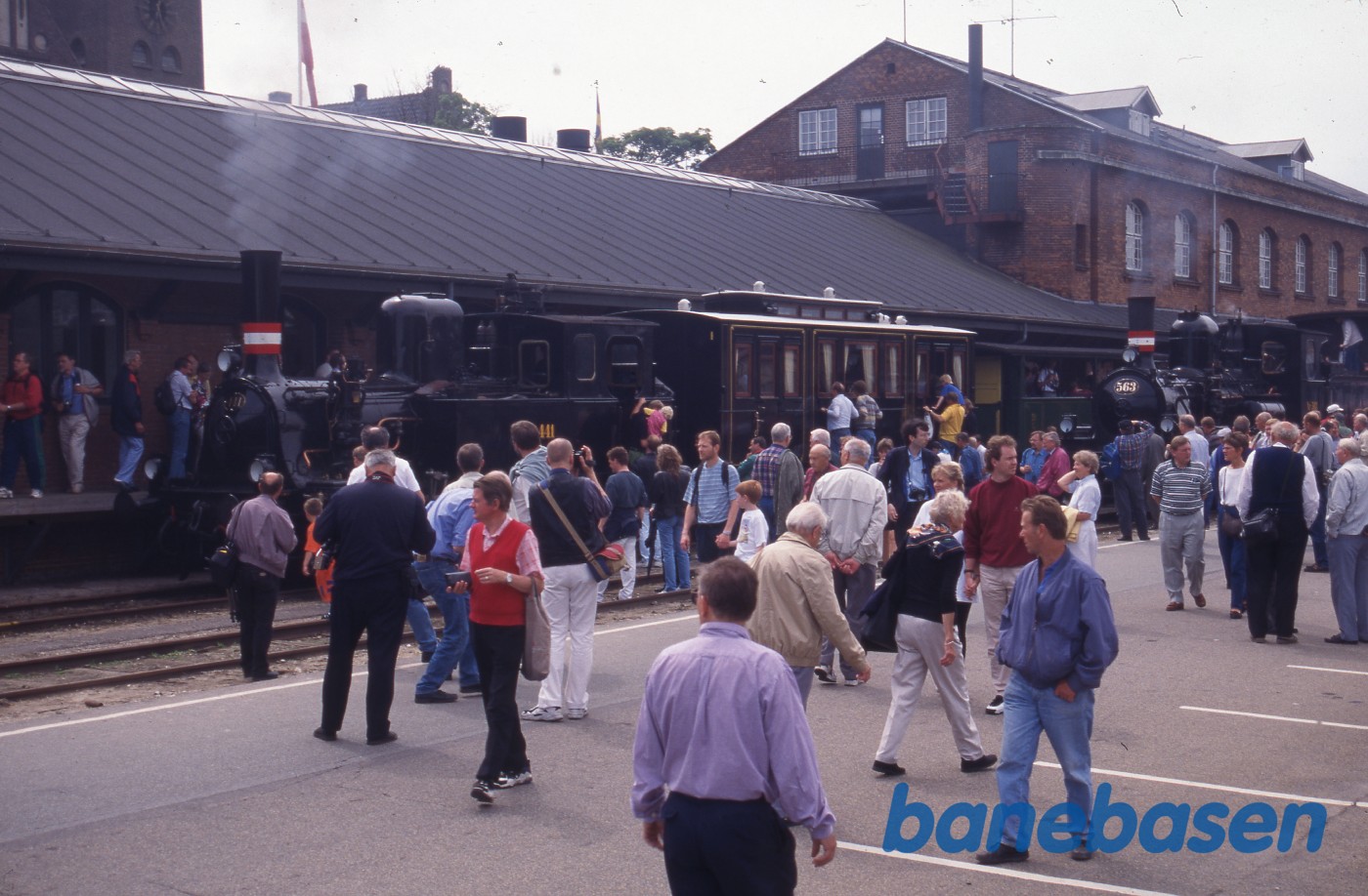 Damptoget udstillet på Østerport station langs det gamle pakhus Damptoget udstillet på Østerport station langs det gamle pakhus