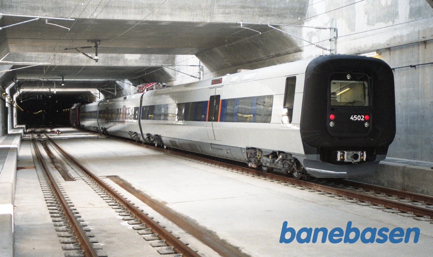 Det helt nye Øresundstogsæt skal nu klargøres til en prøvekørsel over Øresundsbroen Det helt nye Øresundstogsæt skal nu klargøres til en prøvekørsel over Øresundsbroen