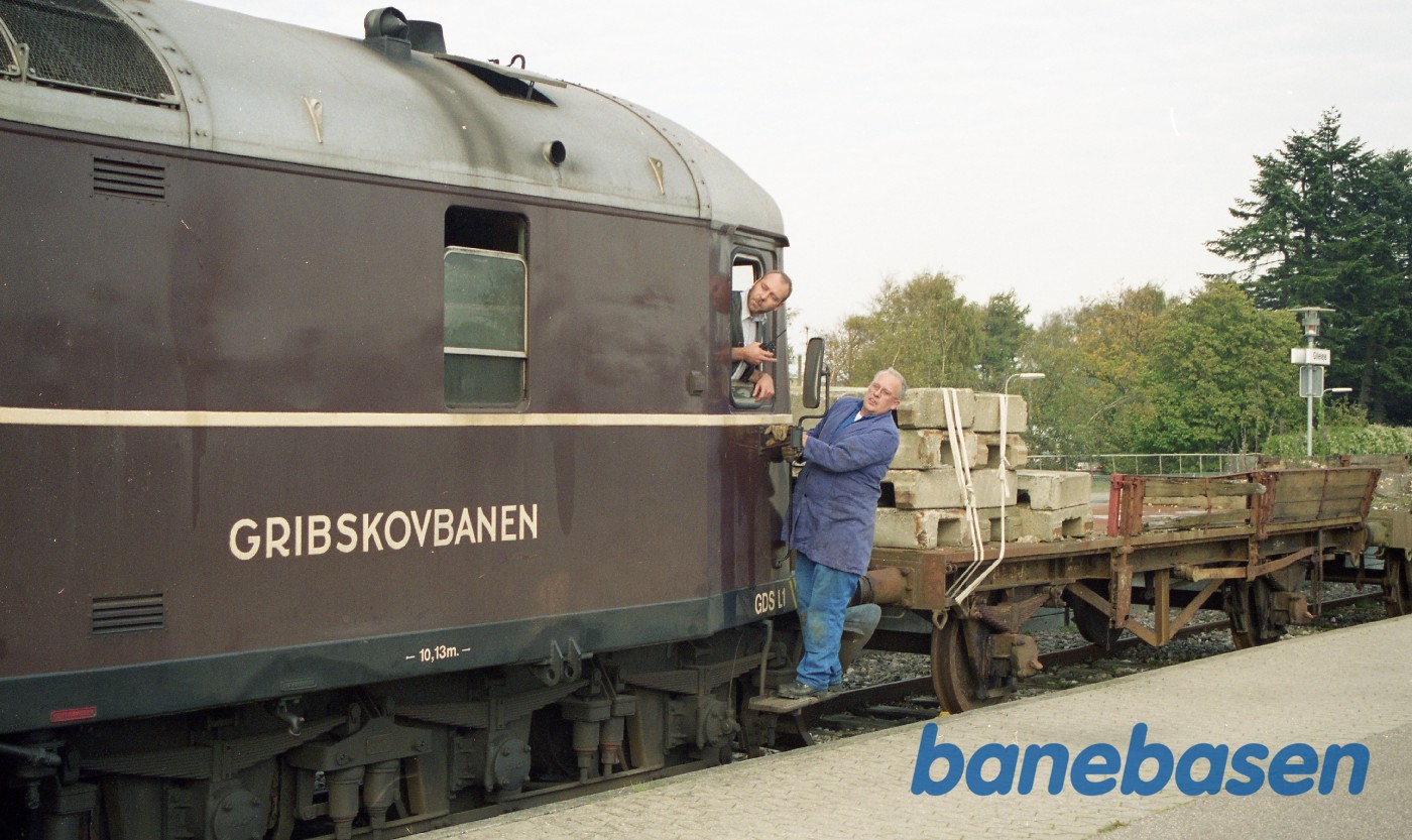 I Gilleleje skulle der lige flyttes et par godsvogne I Gilleleje skulle der lige flyttes et par godsvogne