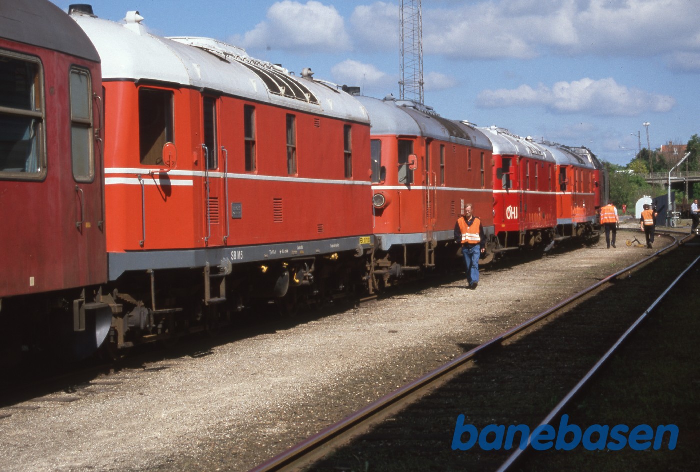De 4 "Marcipanbrød" er samlet og materieltransporten er klar til at køre til Hillerød De 4 "Marcipanbrød" er samlet og materieltransporten er klar til at køre til Hillerød
