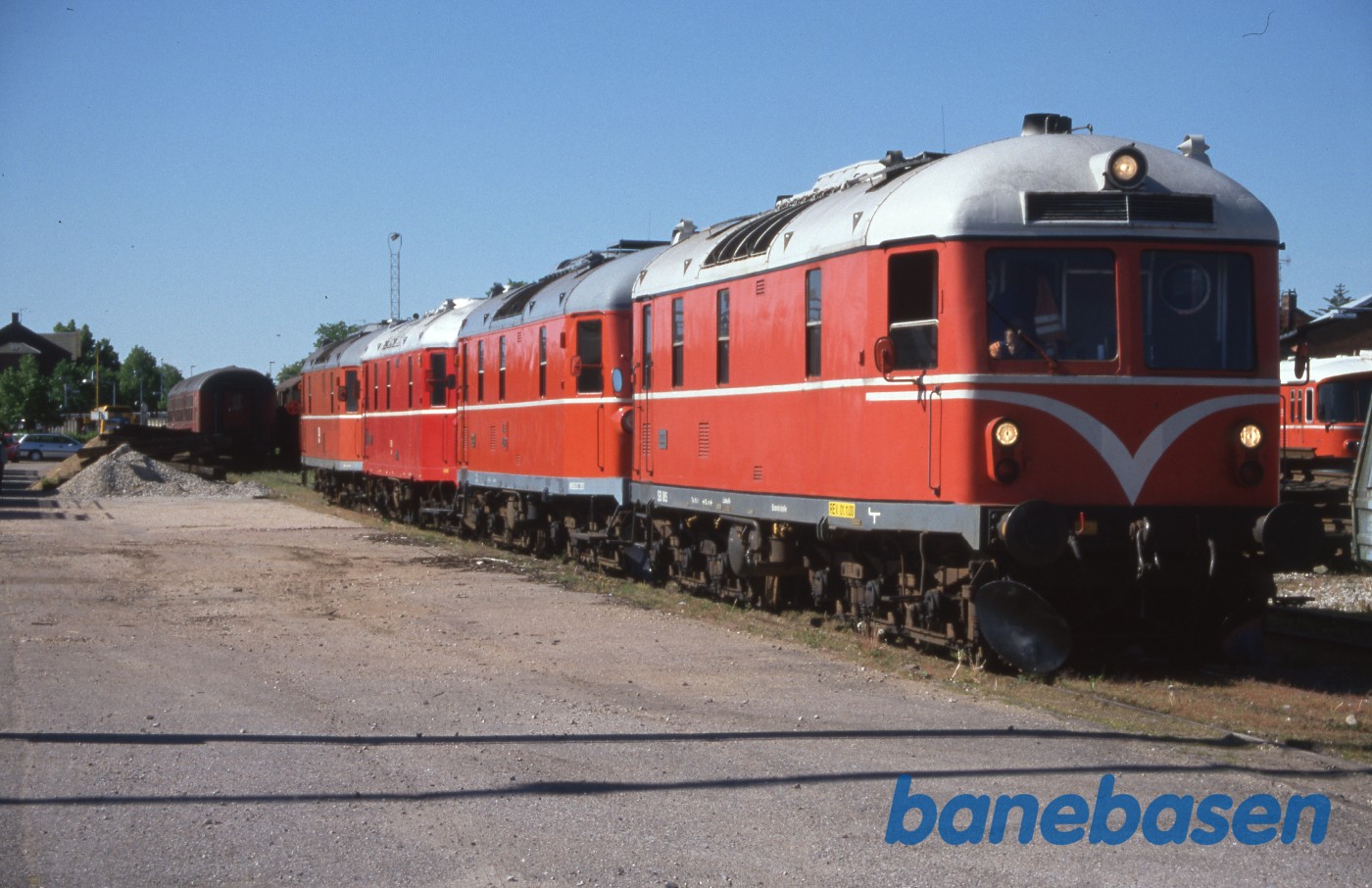 De 4 lokomotiver er ankommet til Hillerød, hvor MZ 1448 er kørt væk og NSJV overtaget operatøransvaret De 4 lokomotiver er ankommet til Hillerød, hvor MZ 1448 er kørt væk og NSJV overtaget operatøransvaret