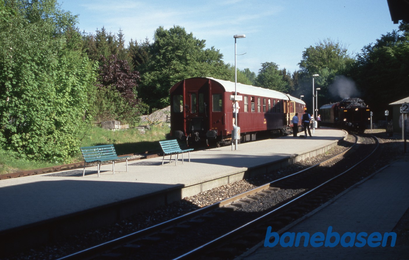 Museumstogs damplokomotiv på vej til Græsted Veterantræf i Græsted Museumstogs damplokomotiv på vej til Græsted Veterantræf i Græsted