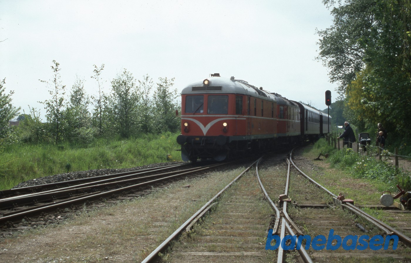 Tilbringertog fra Hillerød ankommer til Græsted Tilbringertog fra Hillerød ankommer til Græsted