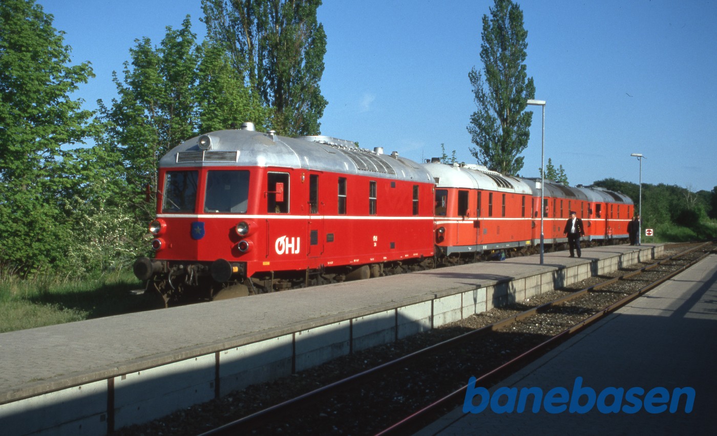 Materieltransporten retur holder klar. Oprangering: LJ M32 - SB M8 - SB M5 - OHJ DL24 Materieltransporten retur holder klar. Oprangering: LJ M32 - SB M8 - SB M5 - OHJ DL24