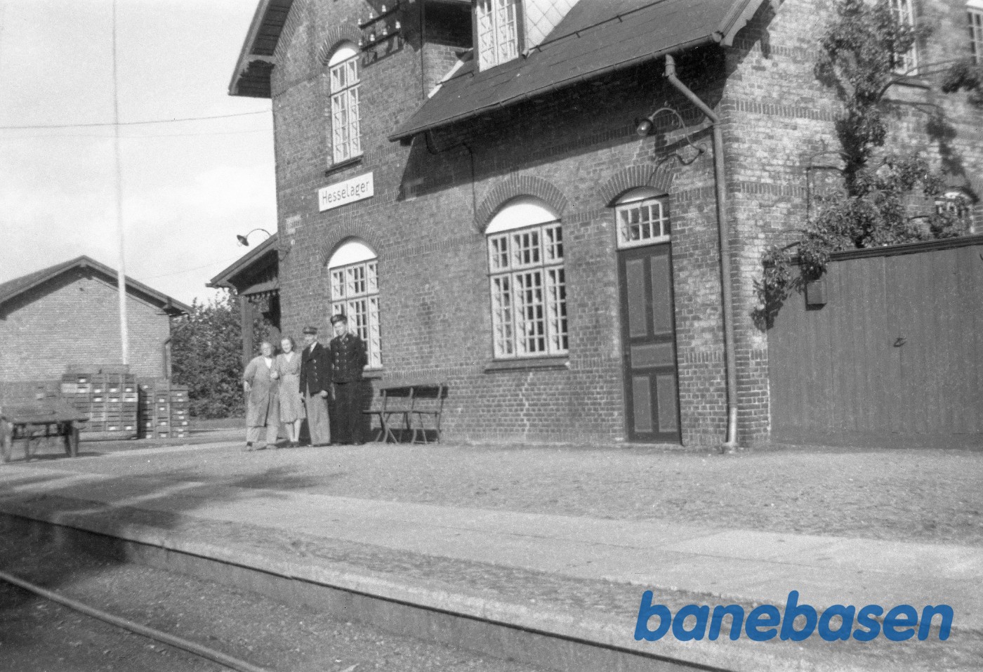 Hesselager station med personale Hesselager station med personale