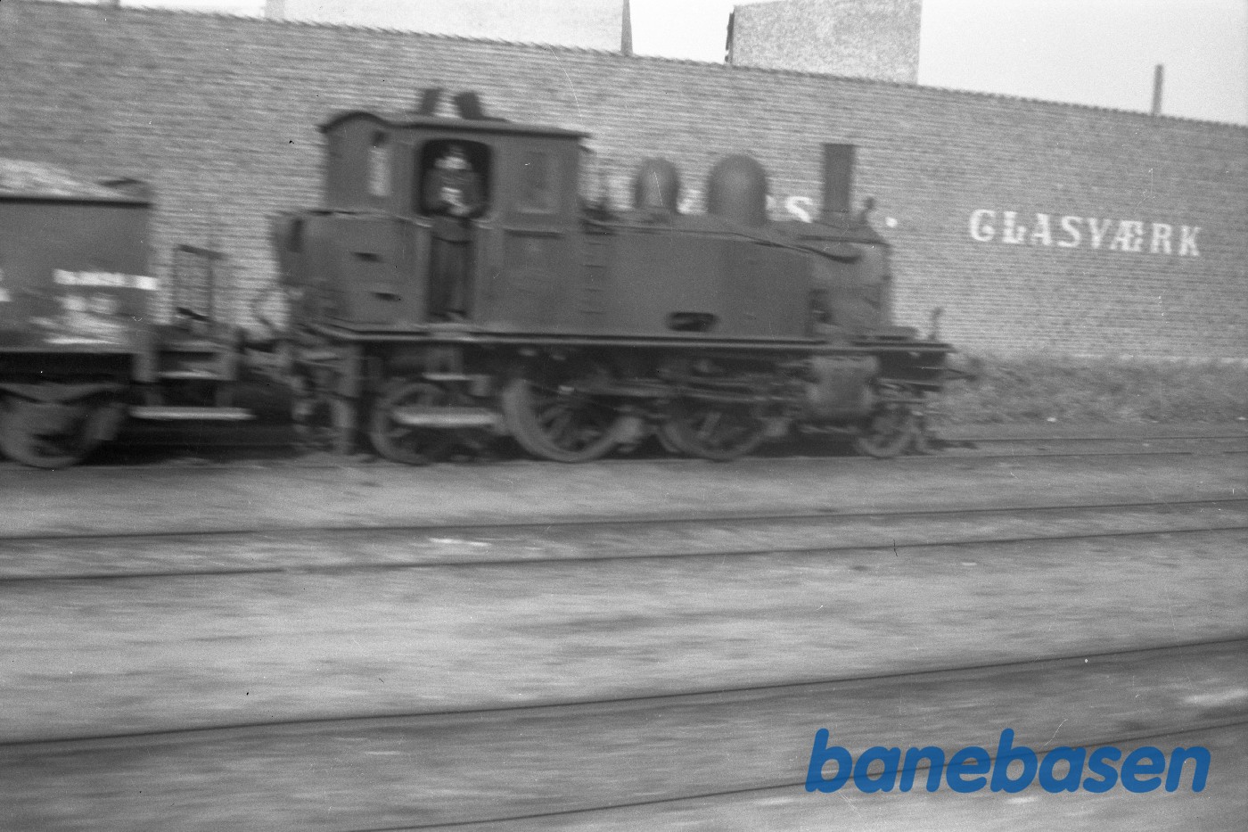 Damplokomotiv SFJ 4 rangerer på Odense Syd Damplokomotiv SFJ 4 rangerer på Odense Syd