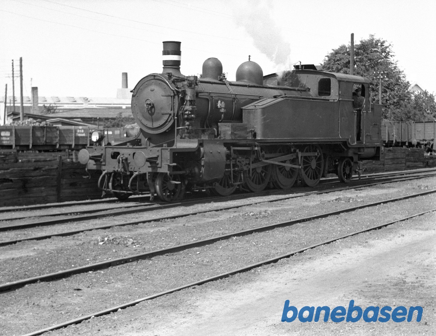 Damplokomotiv DSB DF 130 på Odense Syd station Damplokomotiv DSB DF 130 på Odense Syd station