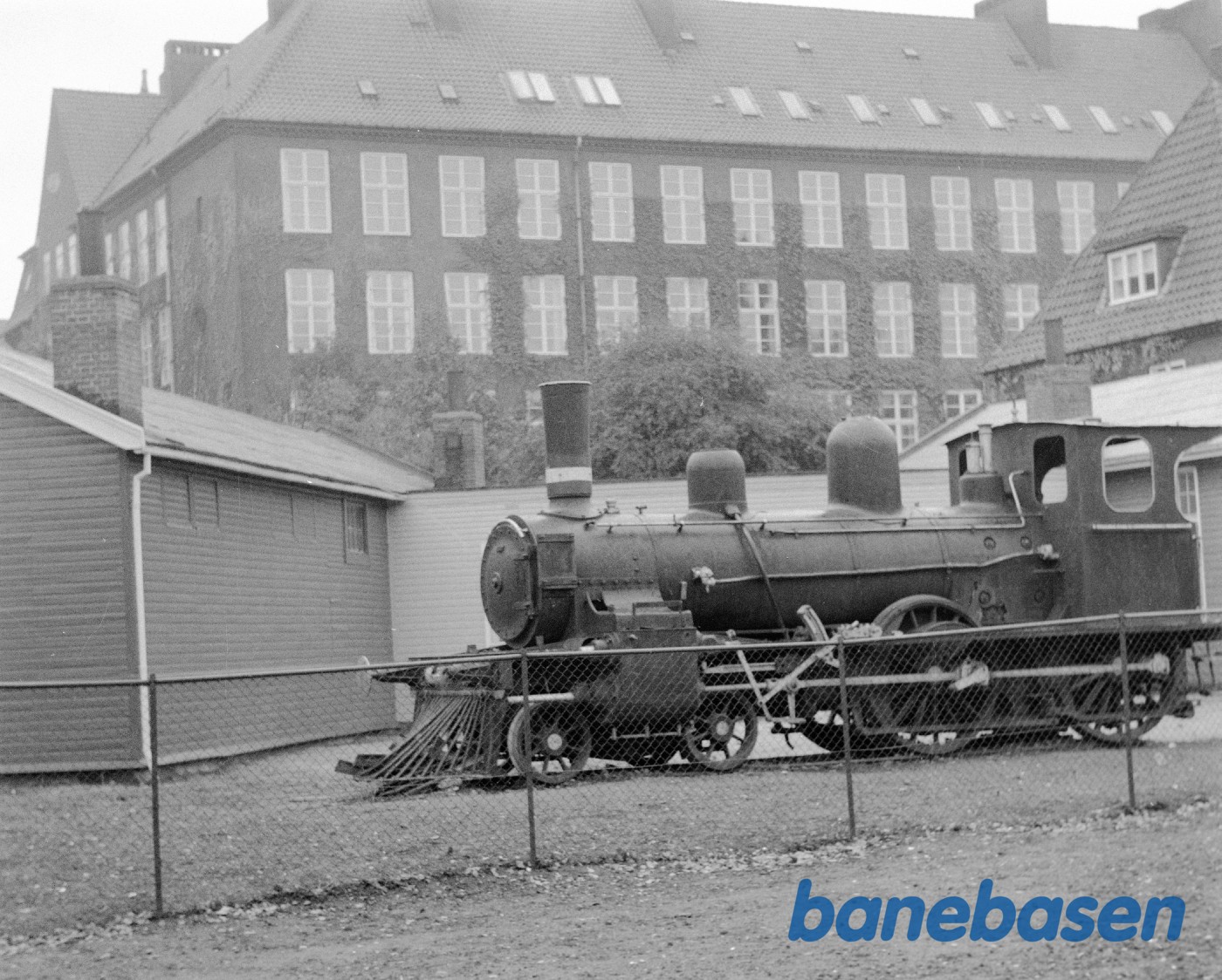 Damplokomotiv DSB AF 115 på legeplads i København Damplokomotiv DSB AF 115 på legeplads i København