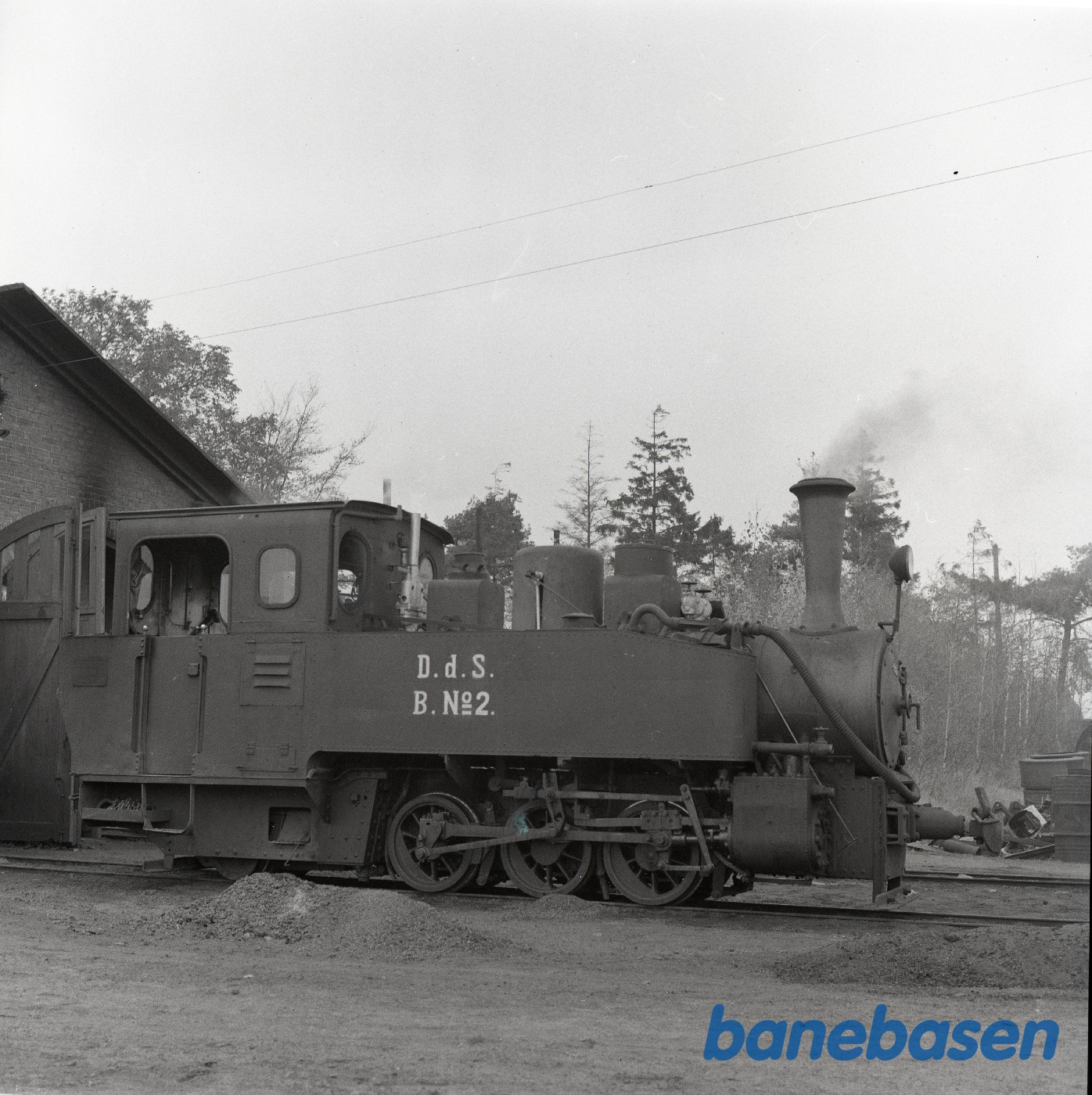 Damplokomotiv B 2 ved remisen Damplokomotiv B 2 ved remisen