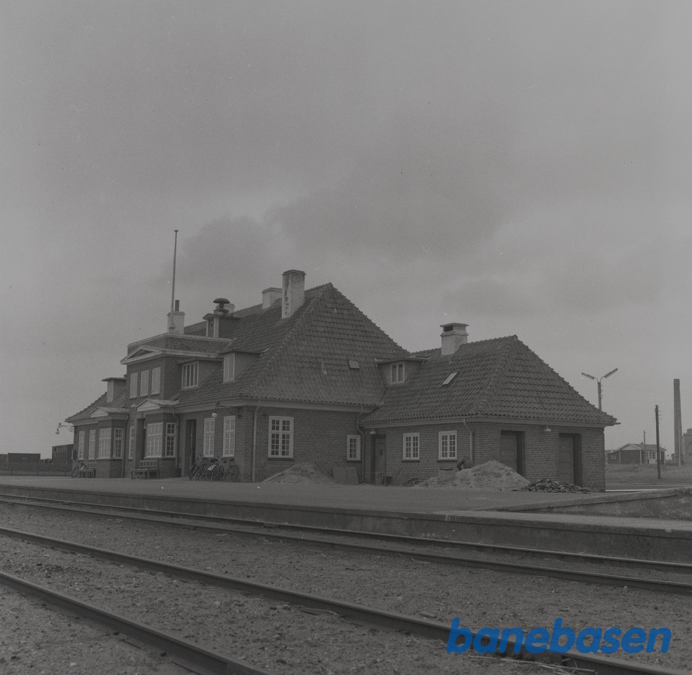 Hirtshals station set fra jernbanen Hirtshals station set fra jernbanen