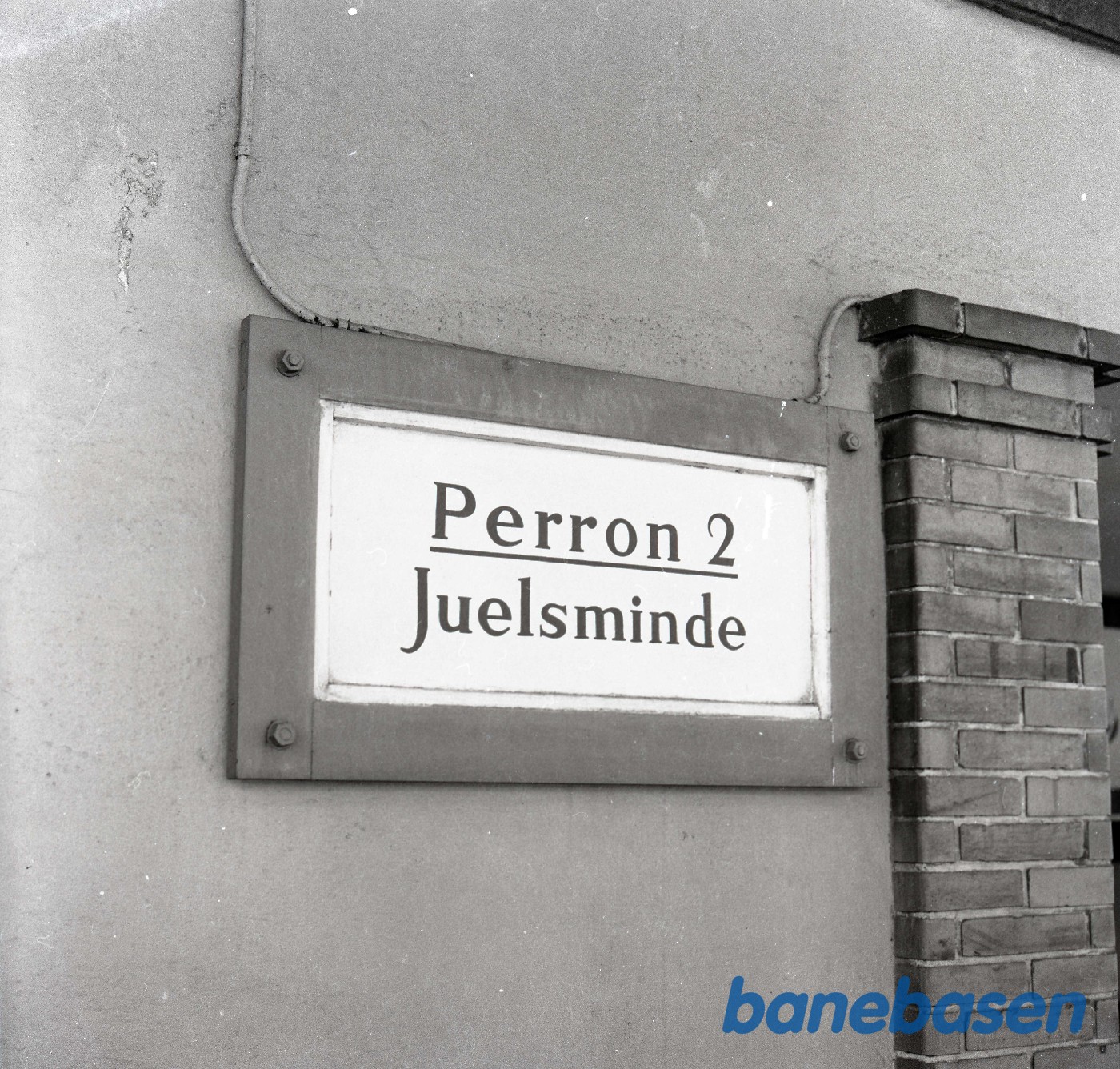 Skilte til perroner på Horsens station Skilte til perroner på Horsens station
