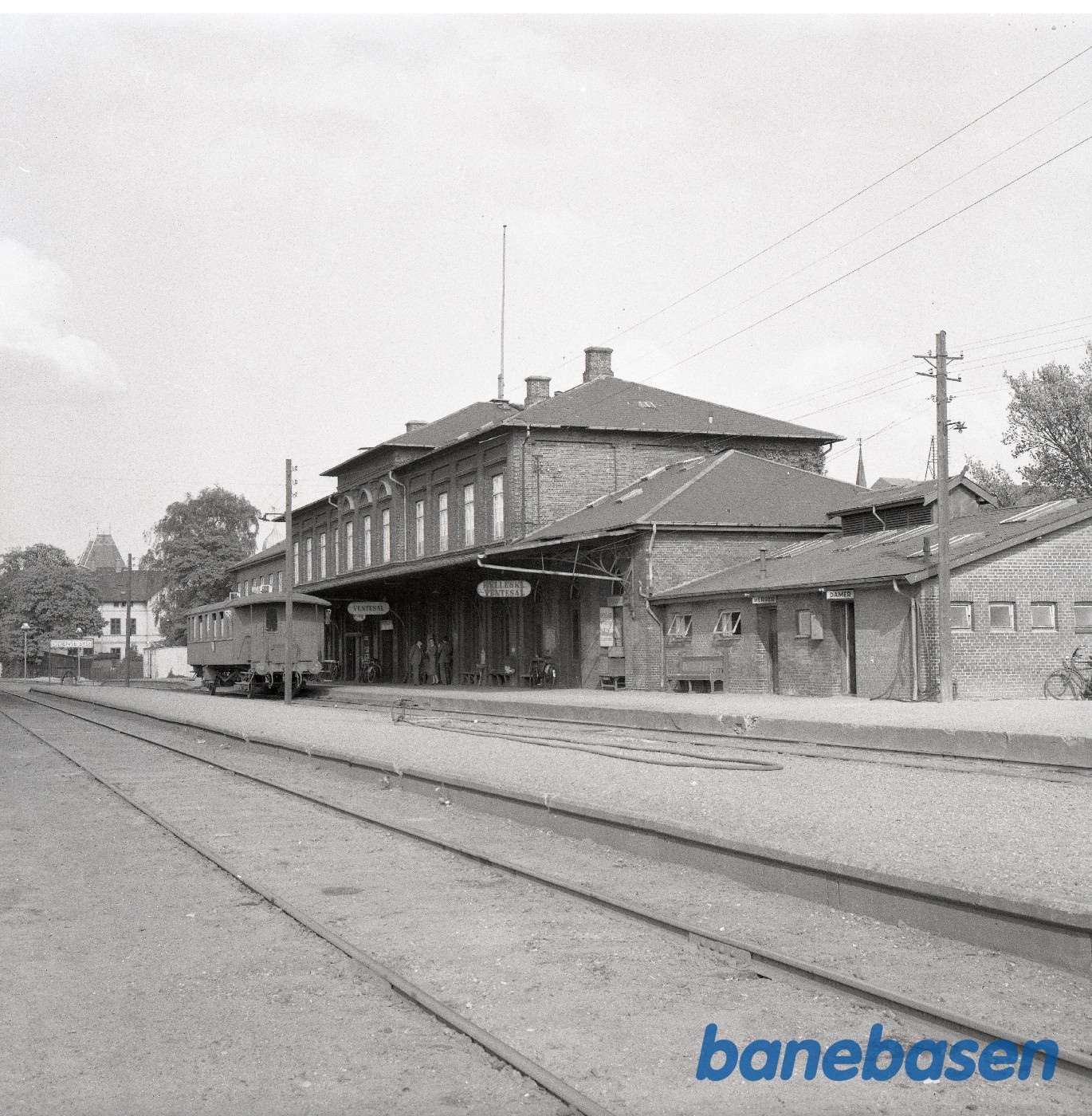 Odense syd med en DSB FE vogn på sidste driftsdag Odense syd med en DSB FE vogn på sidste driftsdag