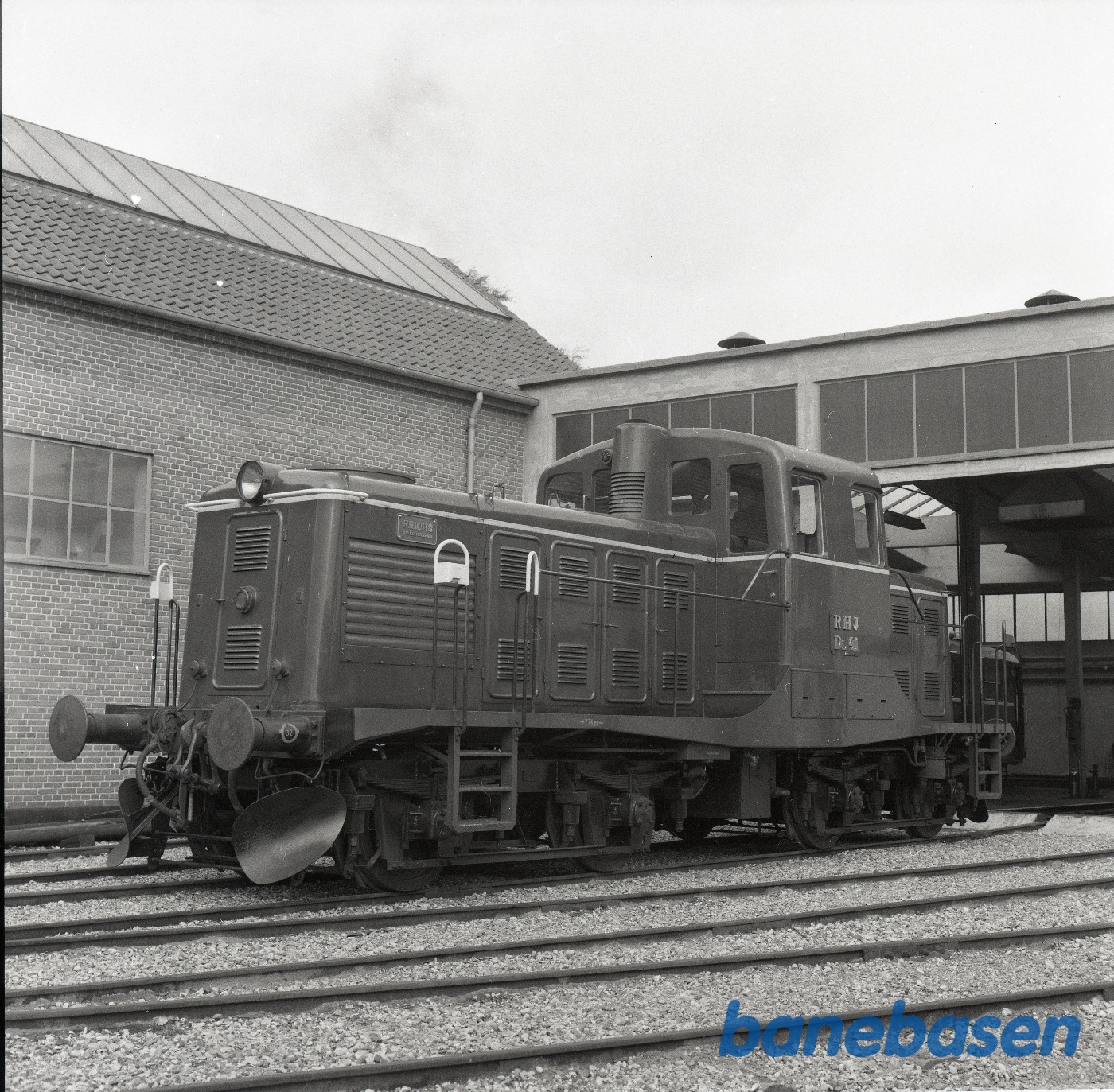 Motorlokomotiv RHJ DL 41 udenfor remisen Motorlokomotiv RHJ DL 41 udenfor remisen