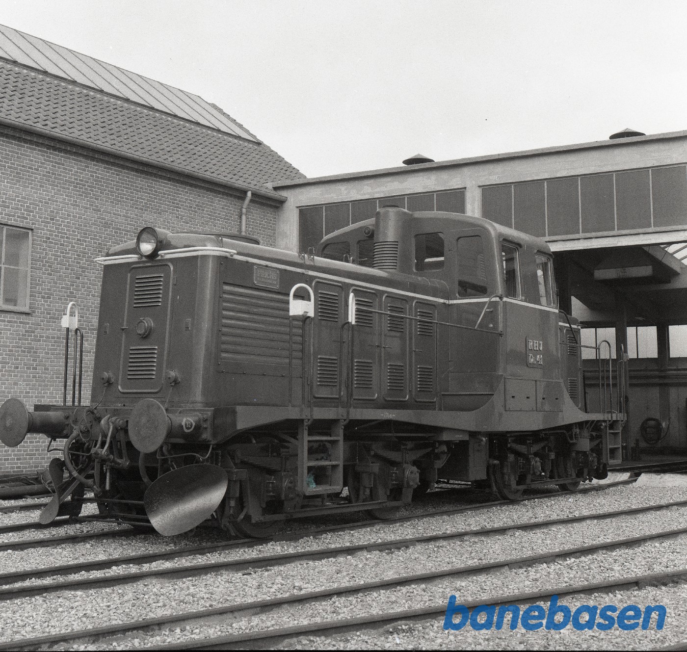 Motorlokomotiv RHJ DL 41 udenfor remisen Motorlokomotiv RHJ DL 41 udenfor remisen