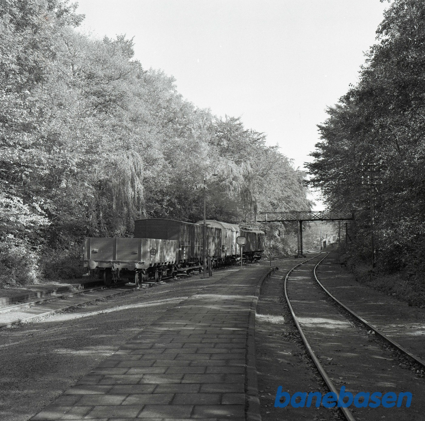 Skive -Vestsalling jernbanes godstog fremført af SVJ M5 holder på Skive Nord station Skive -Vestsalling jernbanes godstog fremført af SVJ M5 holder på Skive Nord station