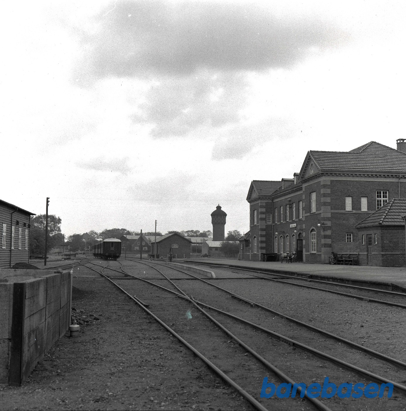 Varde Vest station set fra Jernbanen Varde Vest station set fra Jernbanen