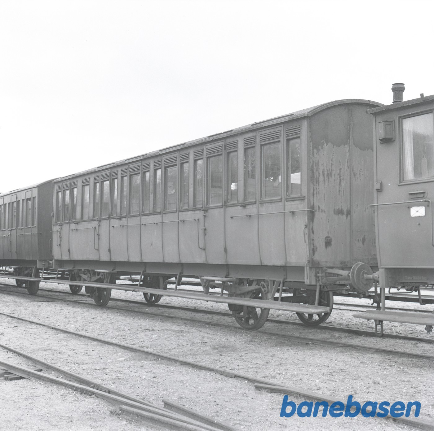 Personvogn VVGJ B 10 på Vejle Nord station Personvogn VVGJ B 10 på Vejle Nord station