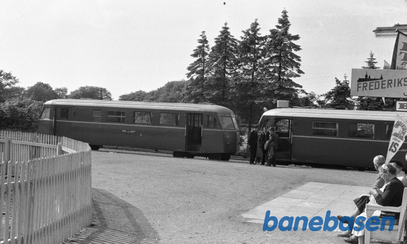 Skinnebusbivogn og motorvogn købt fra HV (endnu ikke ommalet / omlitreret Skinnebusbivogn og motorvogn købt fra HV (endnu ikke ommalet / omlitreret